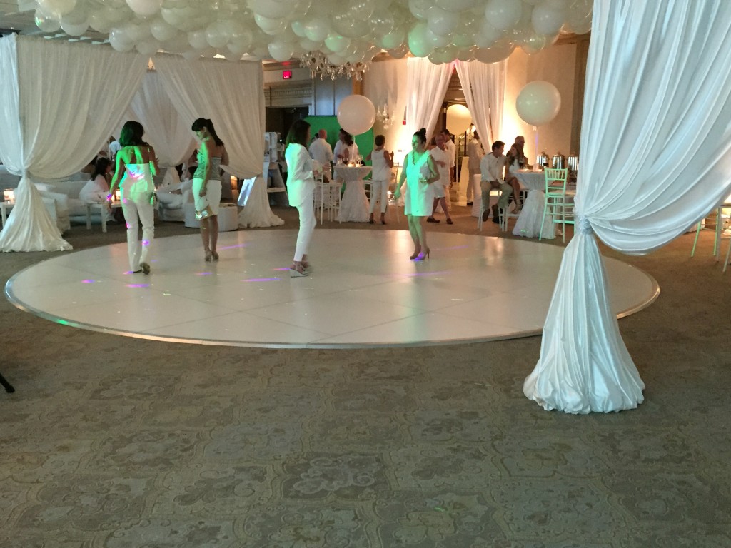 24' Round White Dance Floor with Silver Trim